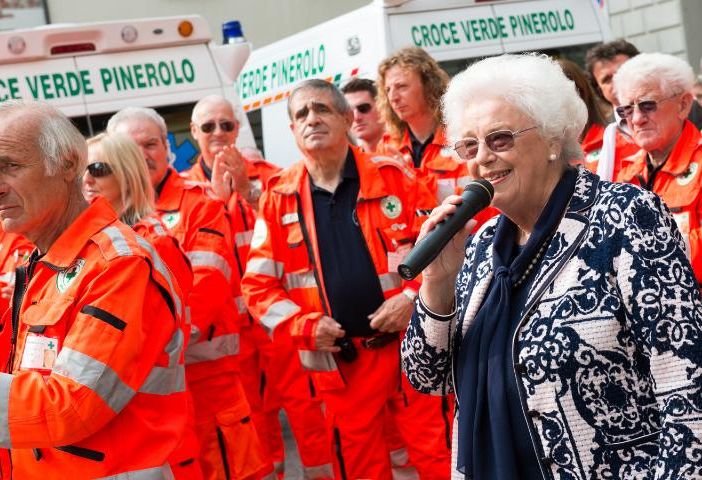 Maria Luisa Cosso e gli operatori della Croce Verde