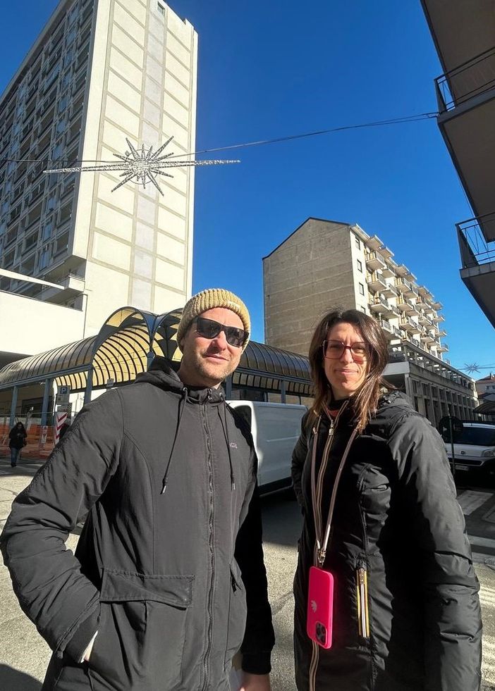 Fabio Petani e Francesca Costarelli davanti ai Portici Blu