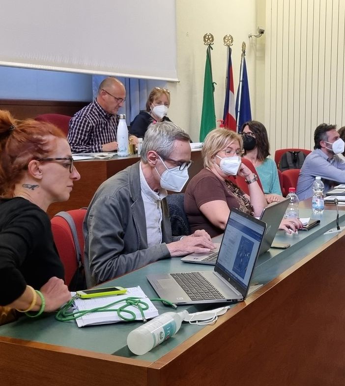 Il banco della Giunta durante la discussione