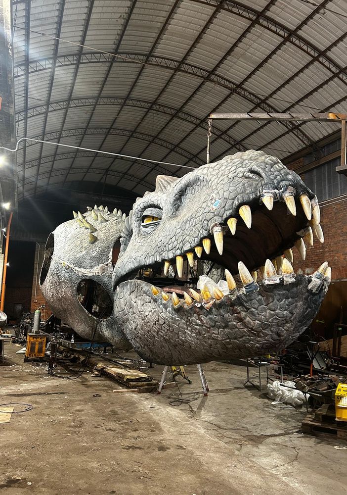 Il T-Rex del carro dei Mat ed Pinareul