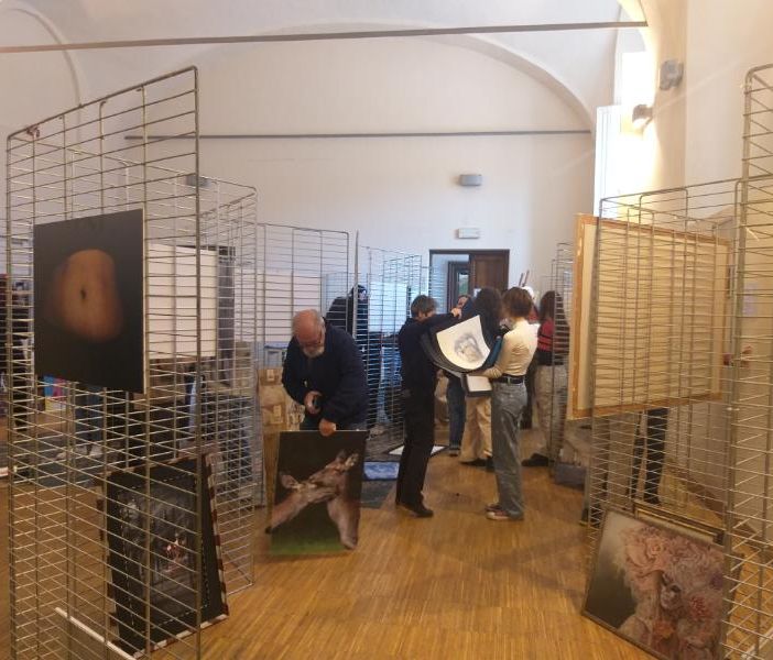 Arte e letture per dire: “Non lasciamole sole”
