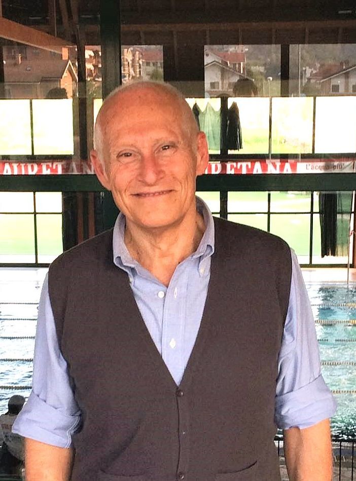 Paolo Previati nella piscina di Pinerolo