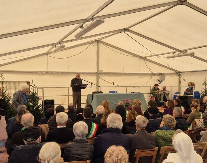 Rocco Nastasi sul palco, durante l’inaugurazione