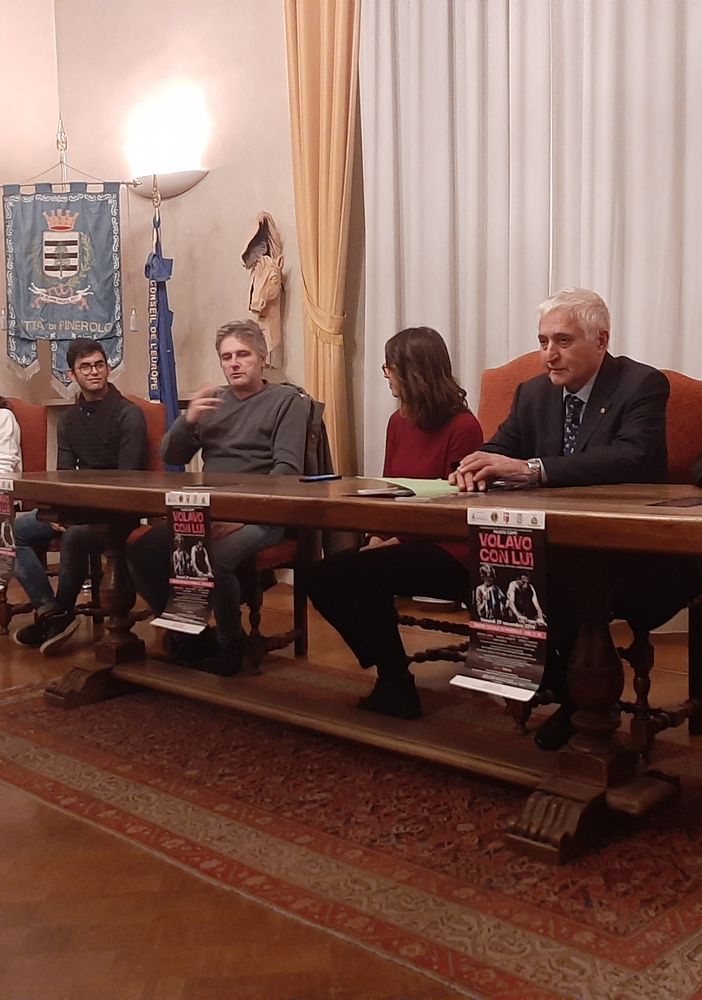 Il mito di Coppi al Teatro Sociale di Pinerolo per aiutare gli scambi giovanili Lions