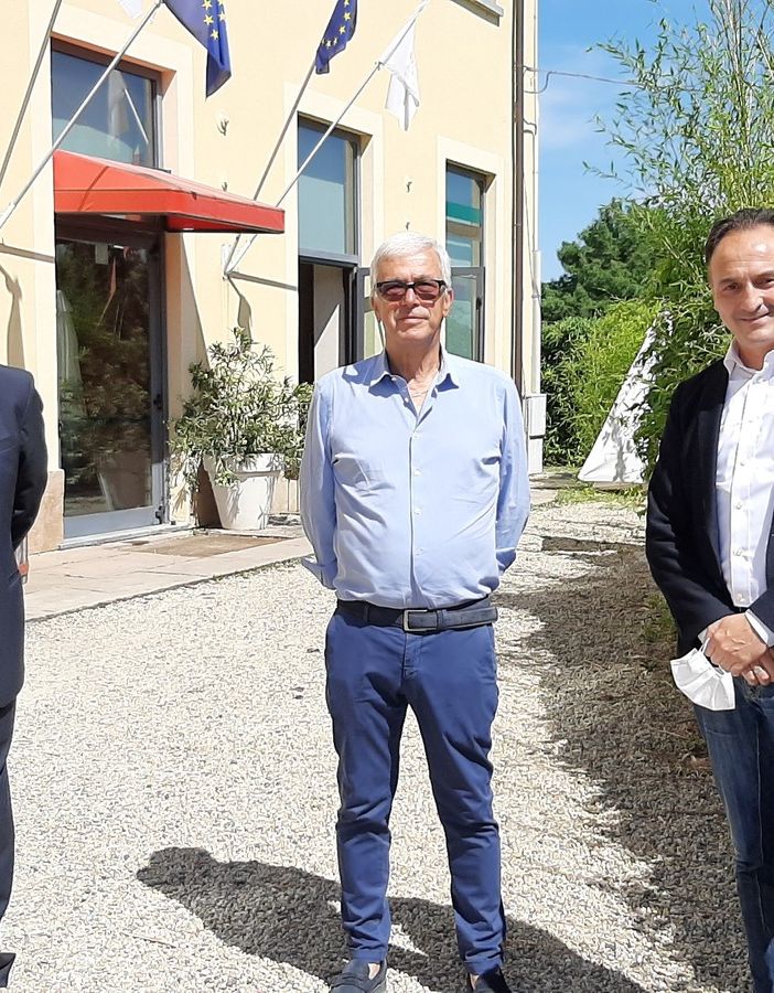Da sinistra Giancarlo Canale (Pinerolo Bellissima), Giuseppino Berti e Alberto Cirio