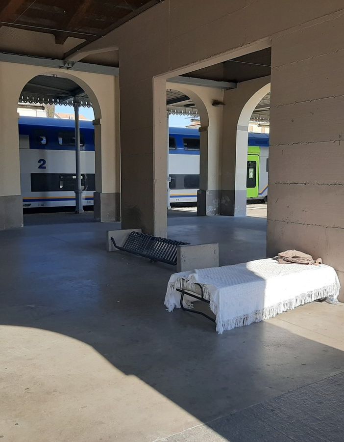 Il letto in stazione a Pinerolo