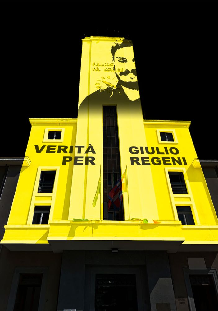 Municipio Pinerolo illuminato Verità per Giulio Regeni