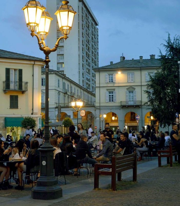 Notte piazza Facta Pinerolo