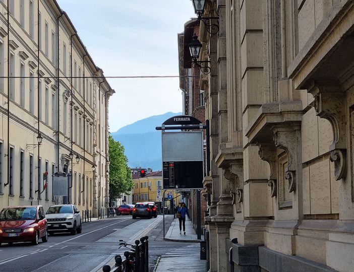 La fermata di via Cesare Battisti a Pinerolo