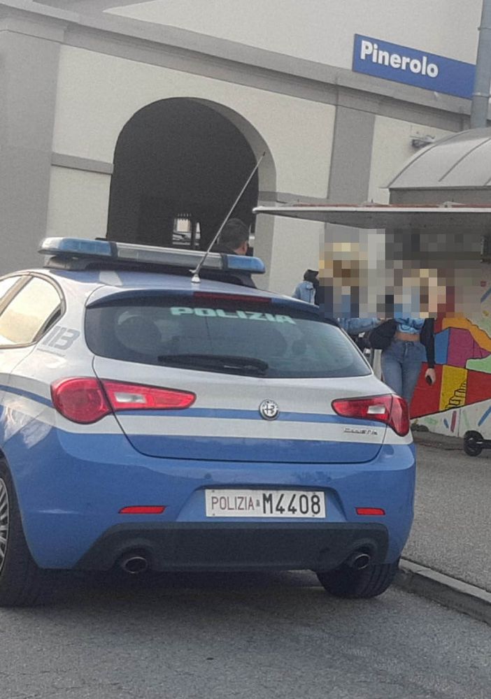 Minaccia gli agenti della Polfer durante un controllo