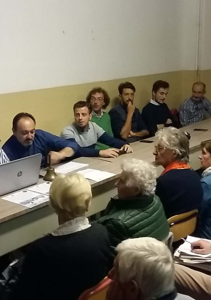 Il sindaco e gli assessori al tavolo della riunione