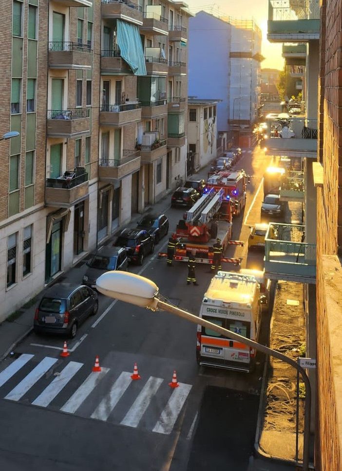 I vigili del fuoco e l'ambulanza in via Chiampo