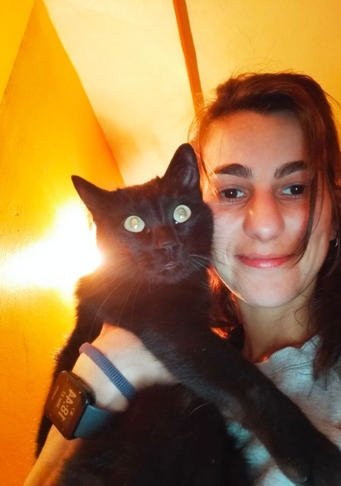 Giulia Castagno con il gatto Rolly