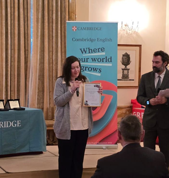 Chiara Noello ritira il premio della Cambridge University