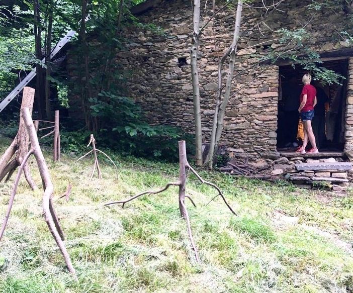 Cinque anni di arrivi e ripartenze per artisti di tutto il modo alla Casa col Forno di Rorà