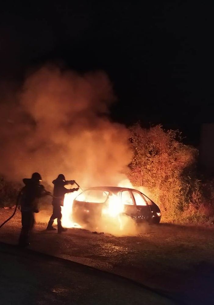 Auto in fiamme al Malan a San Germano Chisone
