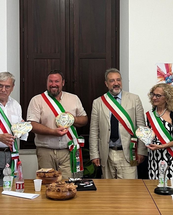 I sindaci del gemellaggio di Ventotene con Maurizia Allisio a destra