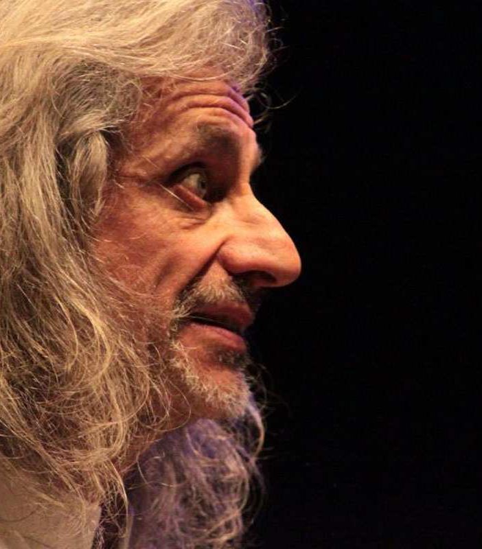 &quot;Trascendi e sali&quot;: le parole di Bergonzoni al Teatro Sociale di Pinerolo