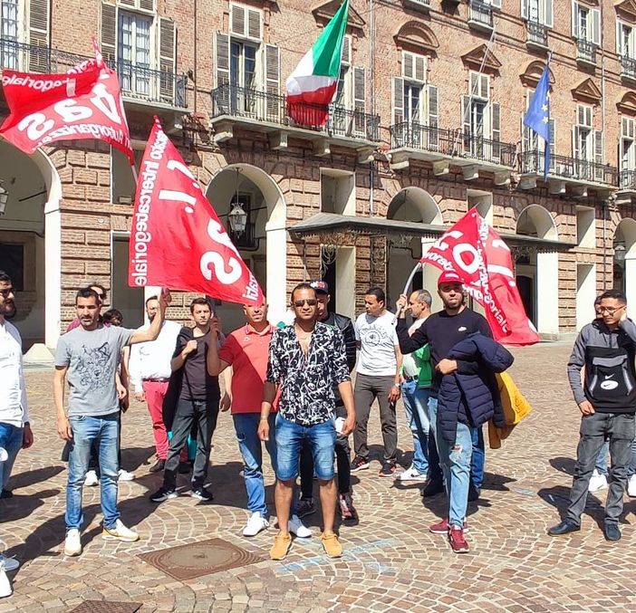 Il presidio in piazza Castello a Torino