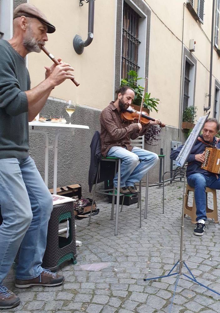 Strade e piazze folk a Torre Pellice nel fine settimana