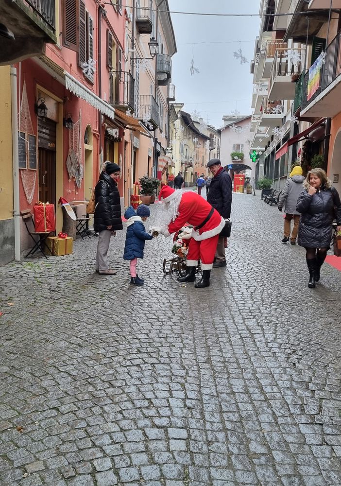 Babbo Natale nel centro di Torre Pellice