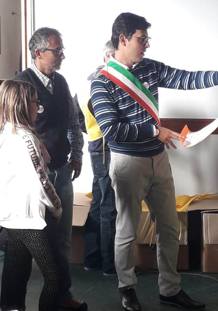 Scambio di impegni e inviti al rispetto dell’ambiente stamattina in municipio a Torre Pellice