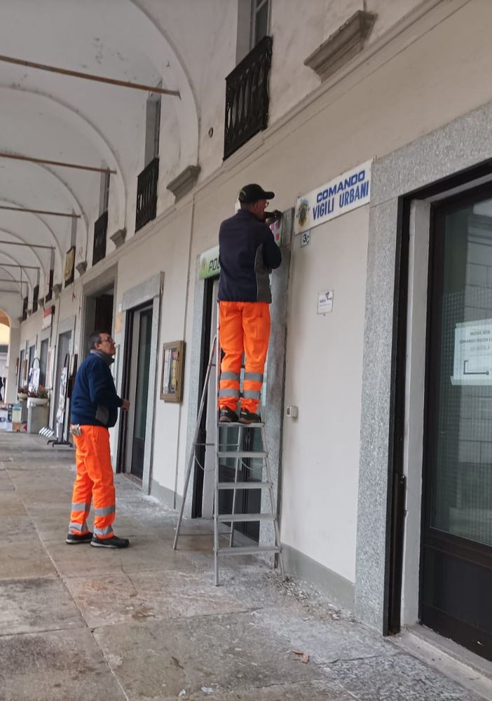 I lavori per il trasloco della Polizia locale