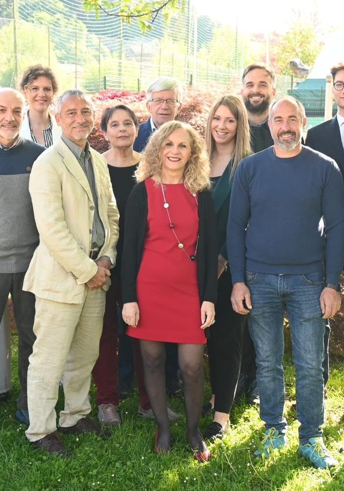Allisio, davanti, al centro, con il suo gruppo
