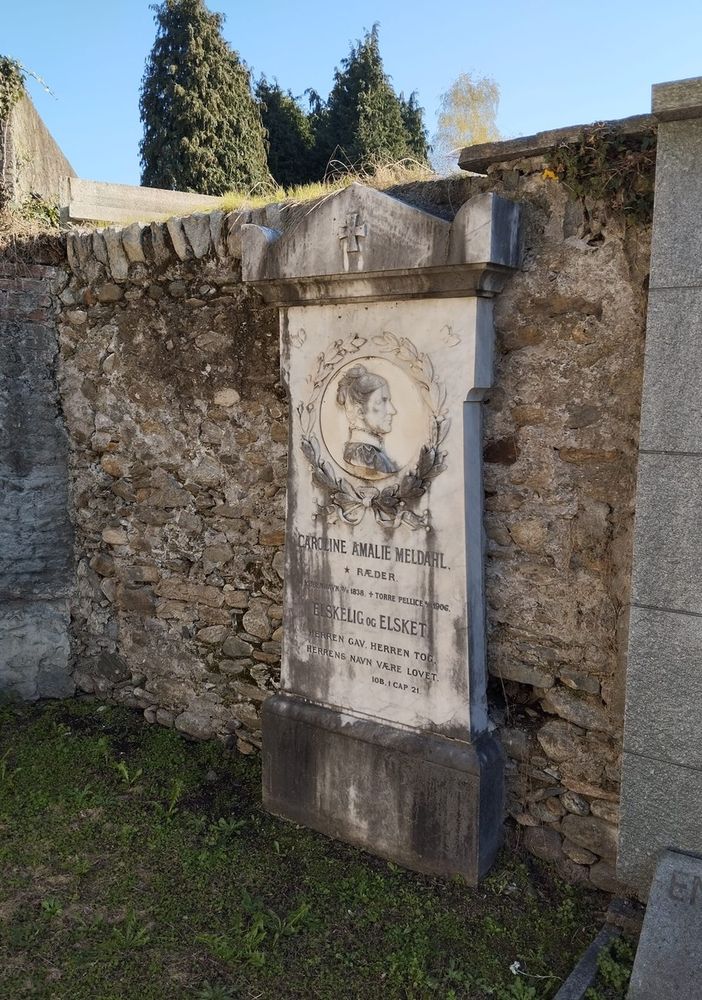 La tomba della poetessa Amalie Meldahl