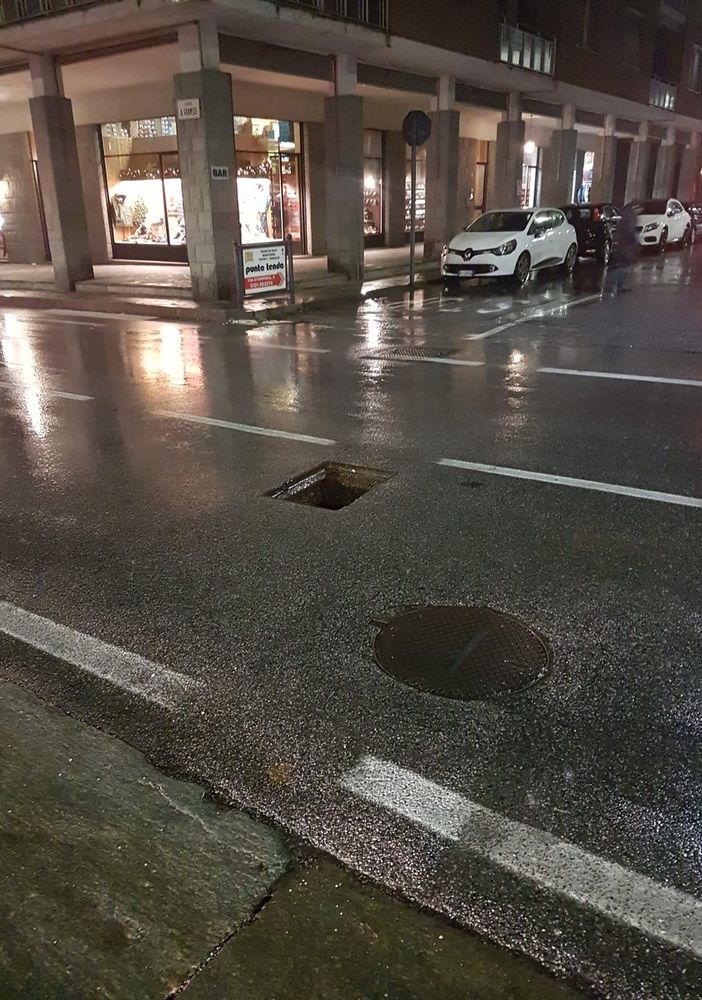 Rimosso chiusino del tombino dell’acquedotto sulla 161 a Torre Pellice: disagi per gli automobilisti