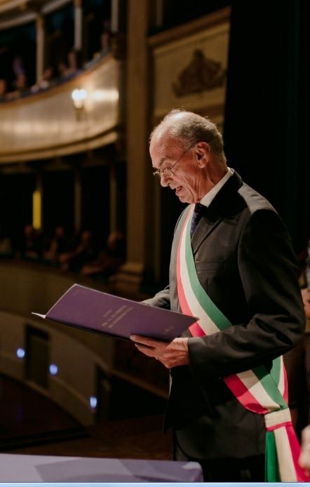 Luciano Abate con la fascia tricolore