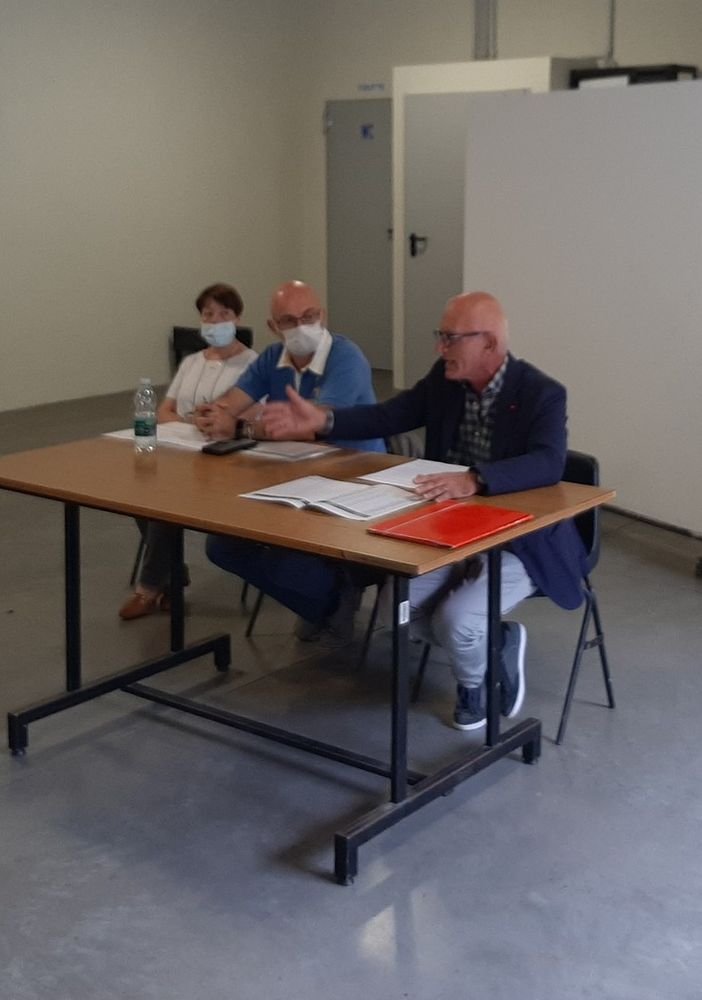 Da sinistra Carla Debenedetti (coordinatrice infermieristica), Adriano Rosano (direttore Centro servizi) e Claudio Restagno (presidente Centro servizi)