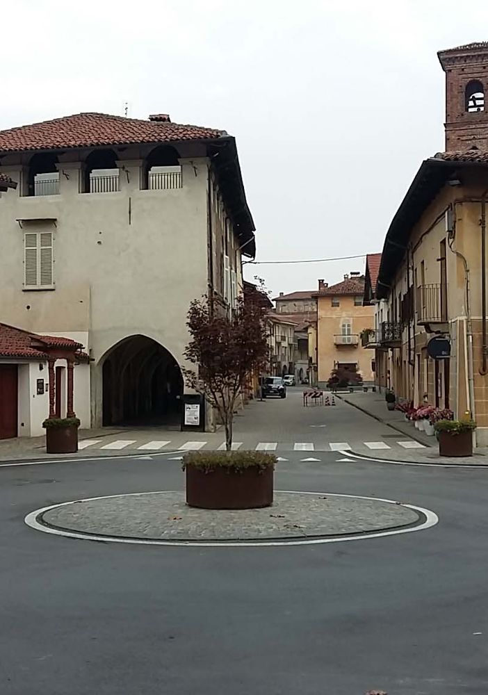 Uno scorcio di piazza Clemente Corte a Vigone