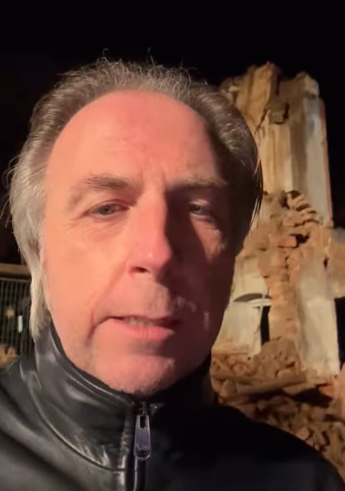 Bottano sul luogo del crollo