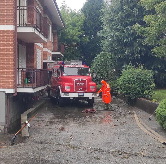 Gli Aib villaresi al lavoro da ieri