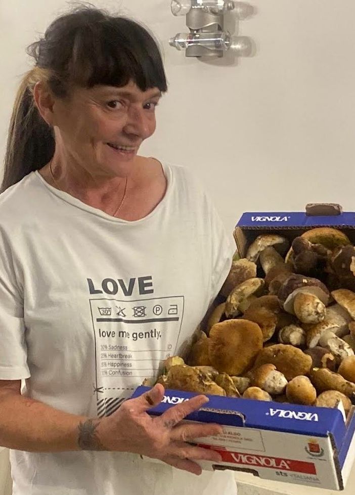 Patrizia Abbate Daga con il cibo di stagione: i funghi