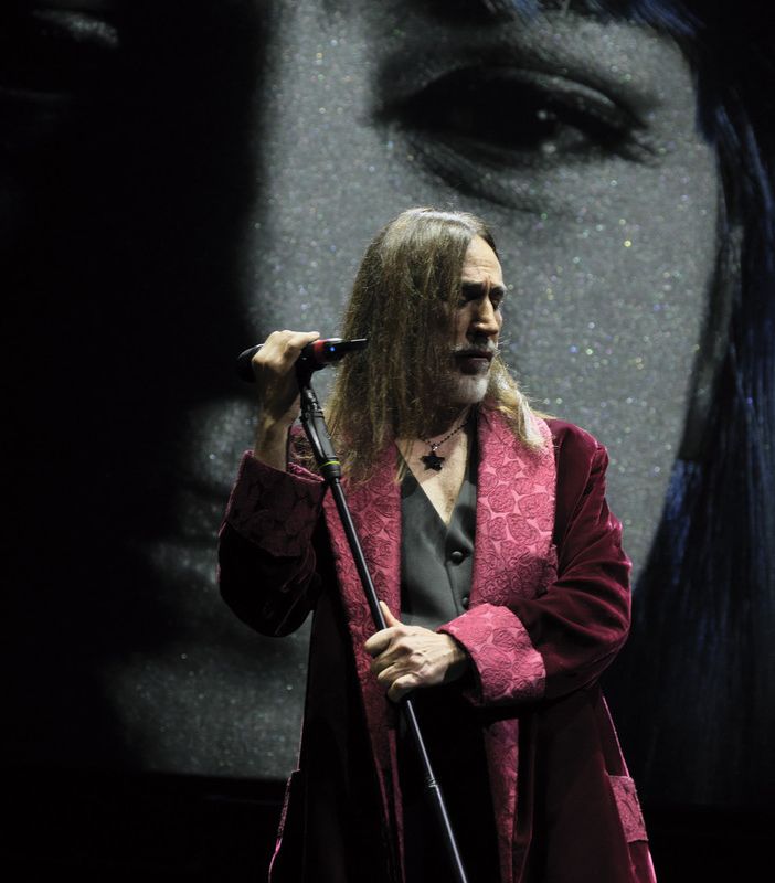 Manuel Agnelli protagonista di LAZARUS al Teatro Carignano (ph Fabio Lovino)