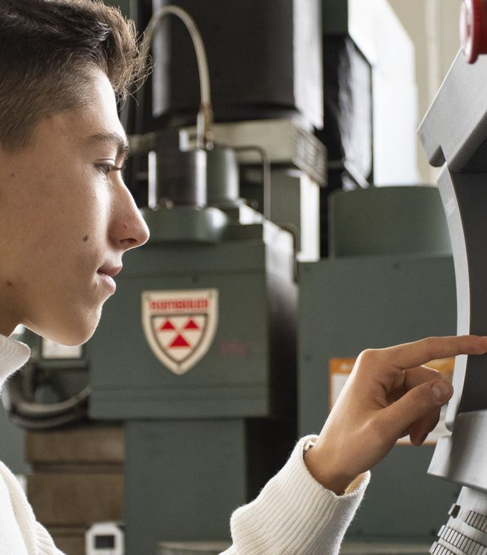 ragazzo al lavoro