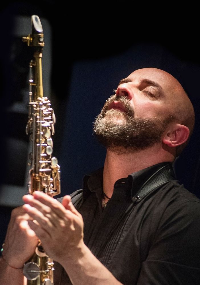 Alla ex-Officina Ferroviaria di Barge il Jumble Music Quintet, guidato dal sassofonista Massimo Valentini