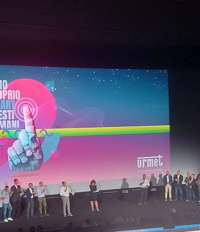 Palco con persone sopra