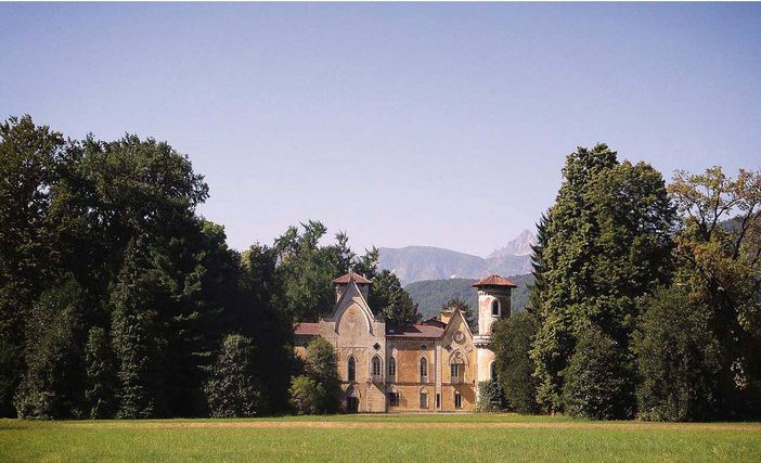 Gita annullata alla mostra di Toscani: la risposta della Fondazione Cosso