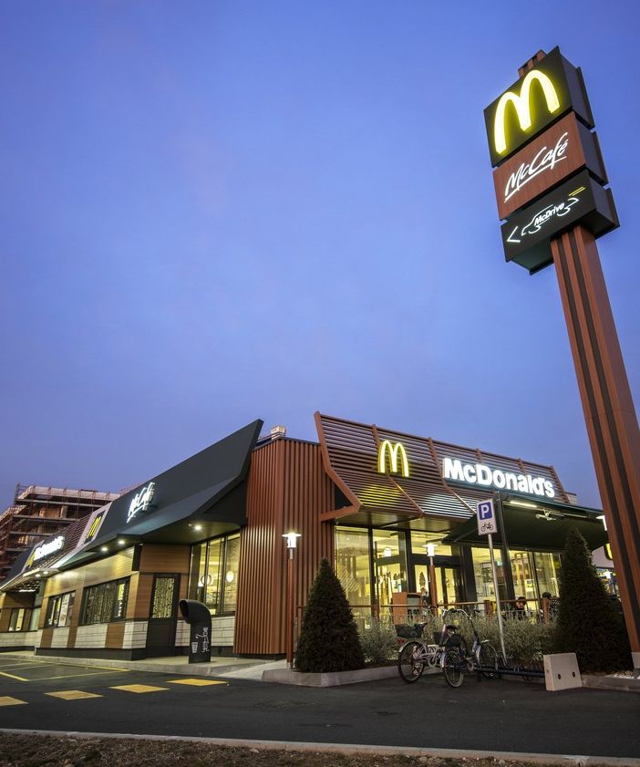 A Torino McDonald’s premia con una borsa di studio tre giovani dipendenti