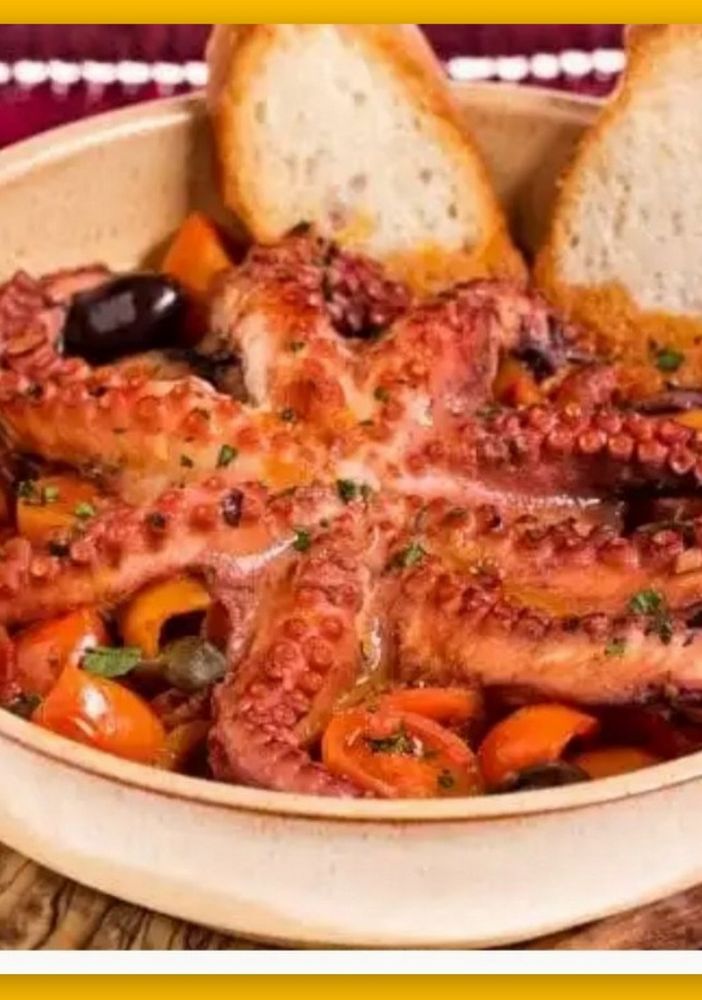 Il cosciotto di agnello al forno farcito alle olive, la territa di polpo “alla Luciana” ed il sartù di riso