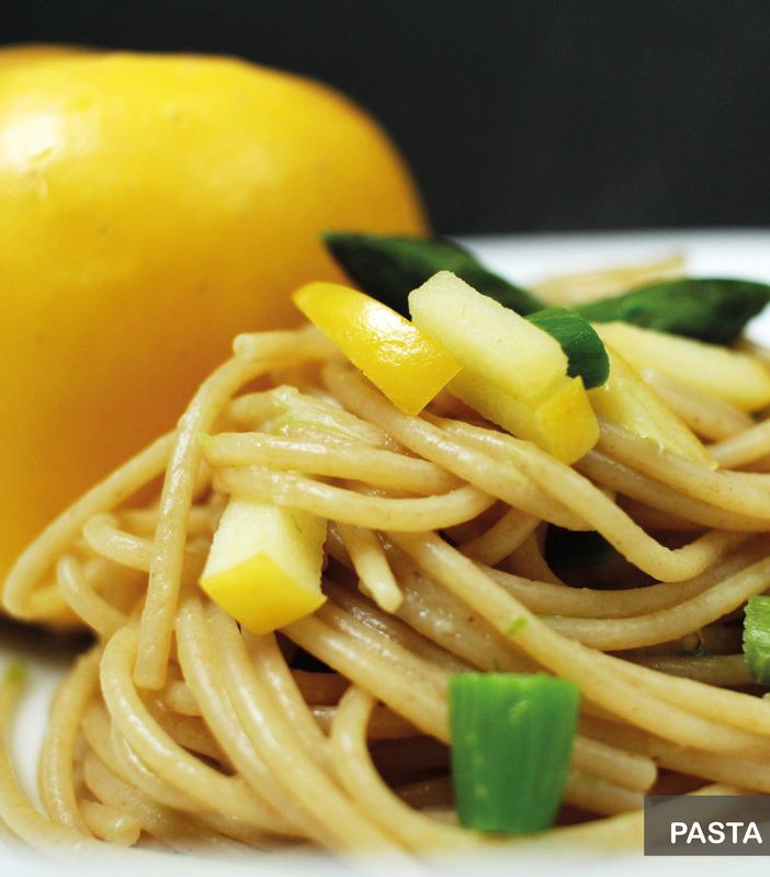 MercoledìVeg di Ortofruit: oggi prepariamo 'Pasta pasqualina con mela e asparagi'
