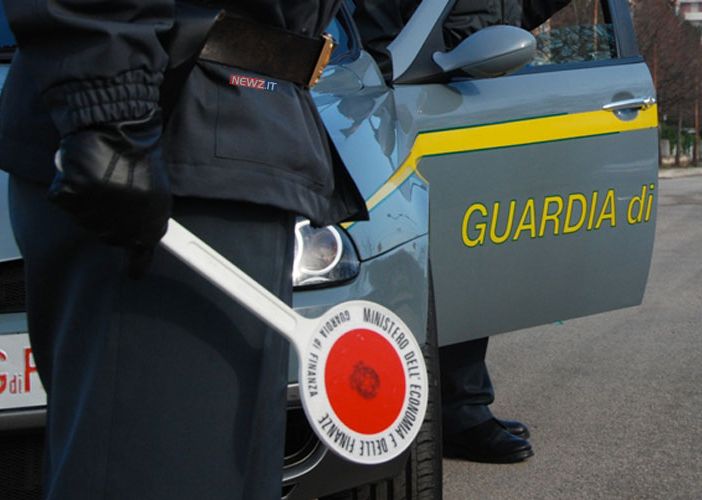 Blitz della Finanza in un locale del Pinerolese: i 15 lavoratori in nero vengono tutti assunti