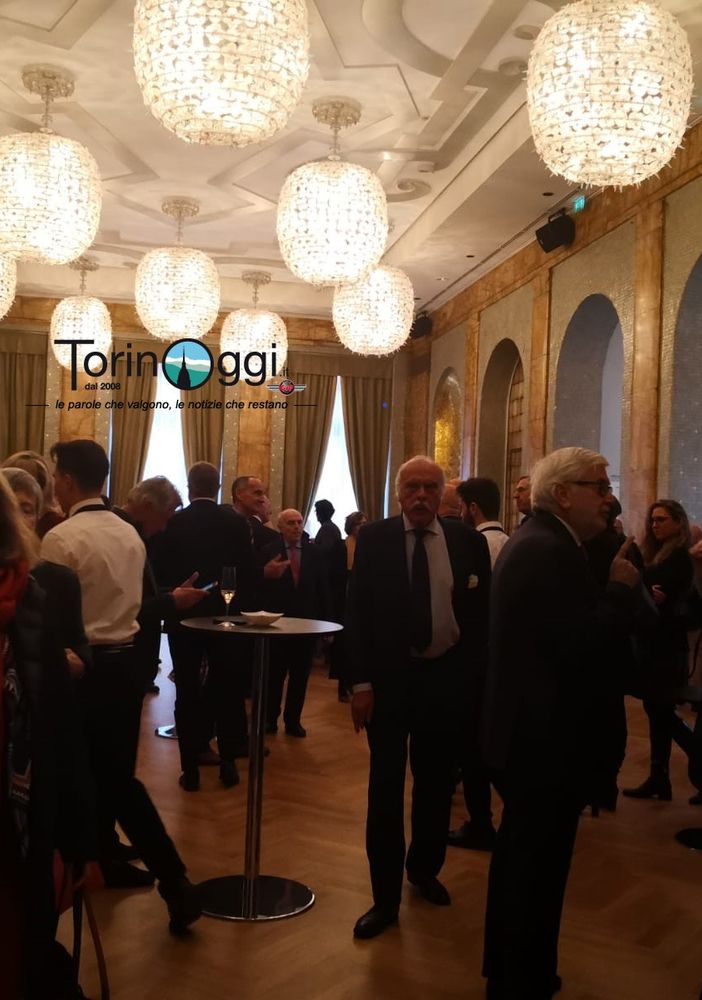 Dalla finanza all'impresa, alla società civile: ecco chi c'era al tavolo con Renzi a Torino [FOTO]