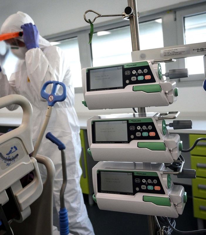 Coronavirus, continua l'impennata di nuovi positivi: quasi 1800. 7 i decessi