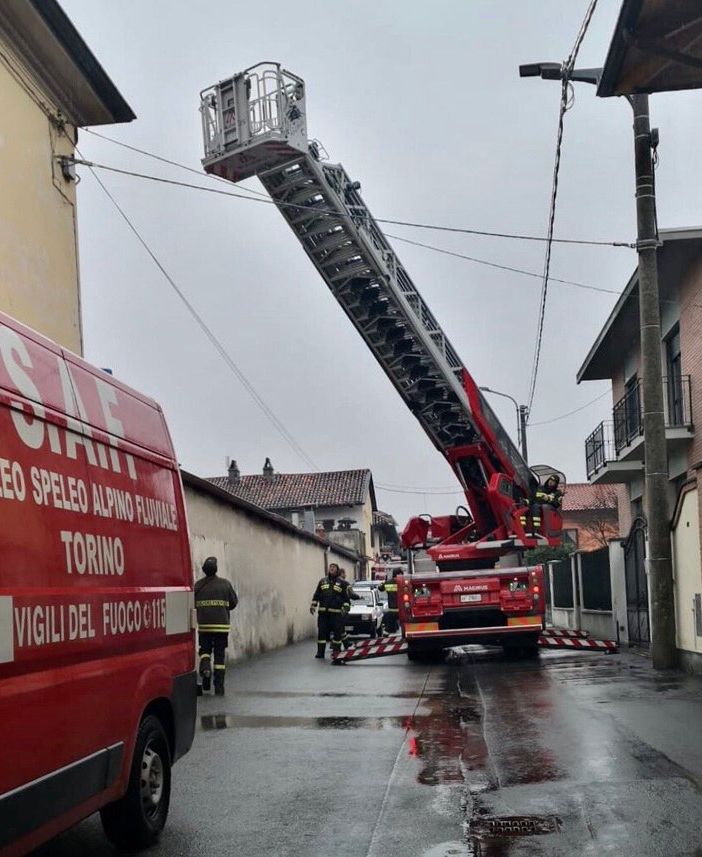 Rivalta, i Vigili del Fuoco soccorrono una anziana con difficoltà motorie
