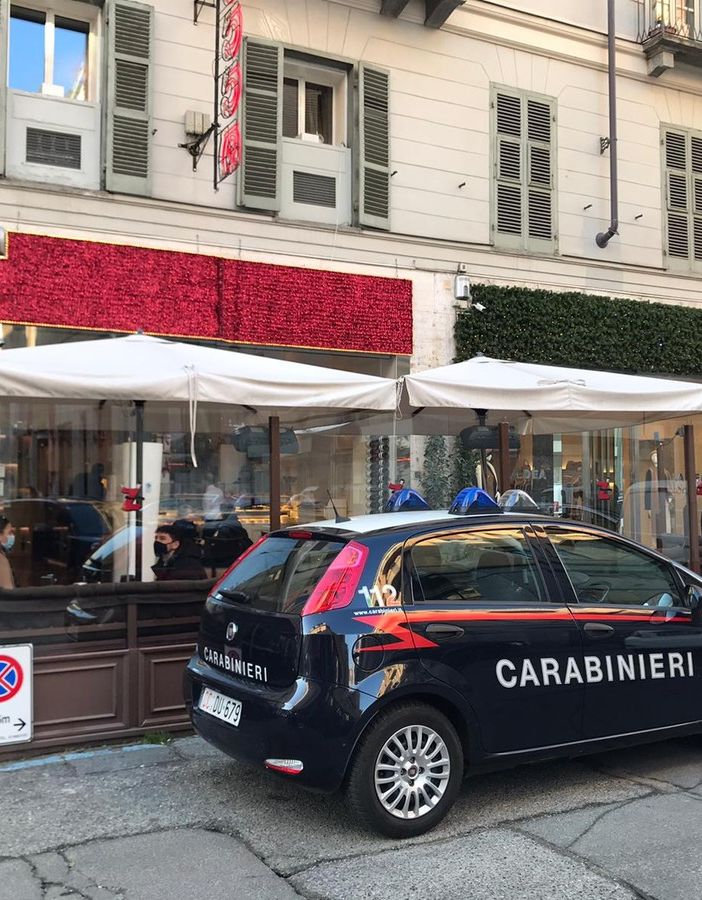 Raid vandalico nella notte contro i locali gestiti dal candidato sindaco del centrodestra Paolo Damilano
