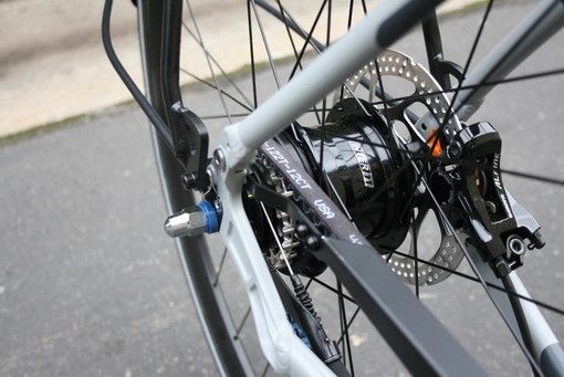 Roletto, diciottenne in bicicletta grave dopo lo scontro con un'auto